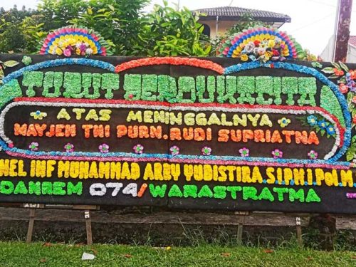 Papan Bunga Gandeng Dukacita 2 Mahkota