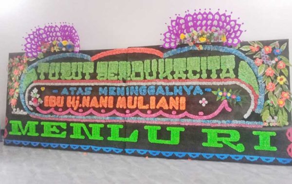 Papan Bunga Gandeng Dukacita 2 Mahkota
