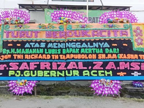 Papan Bunga Gandeng Dukacita 5 Mahkota