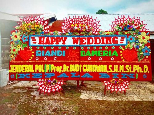 Papan Bunga Gandeng Wedding 5 Mahkota