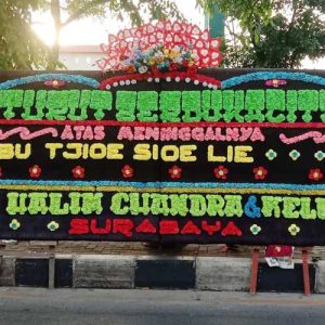 Bunga Papan Gandeng Dukacita 1 Mahkota