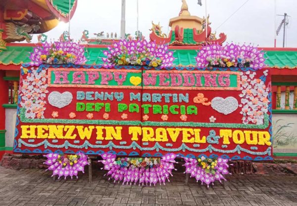 Bunga Papan Gandeng Wedding 6 Mahkota