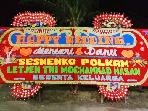 Papan Bunga Gandeng Wedding 4 Mahkota