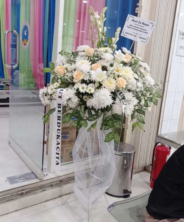 Standing Flower Dukacita