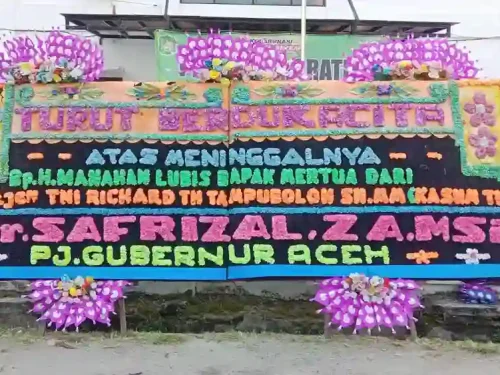 Papan-bunga-gandeng-dukacita-5-mahkota-3 Papan Bunga Gandeng Dukacita 5 Mahkota
