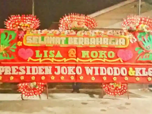 Papan-bunga-gandeng-happy-wedding-5-mahkota Papan Bunga Gandeng Happy Wedding 5 Mahkota