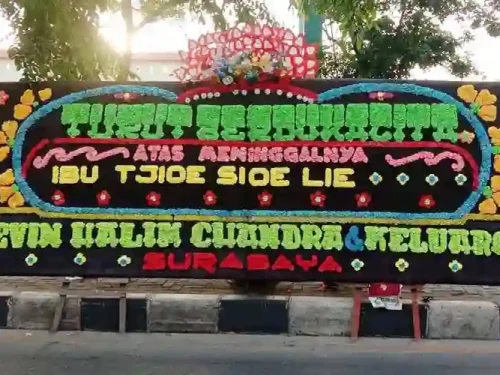 bunga-papan-gandeng-dukacita-1-mahkota Bunga Papan Gandeng Dukacita 1 Mahkota