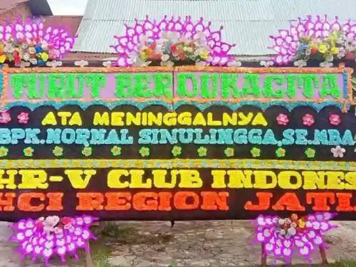 Bunga Papan Gandeng Dukacita 5 Mahkota