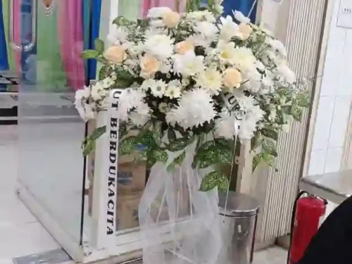 standing-flower-dukacita-2 Standing Flower Dukacita